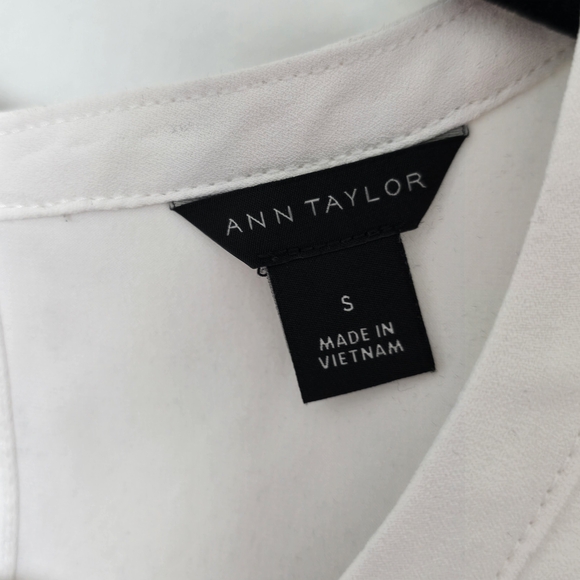 Ann Taylor Pleated Sleeveless Cream Blouse Top - Picture 3 of 6